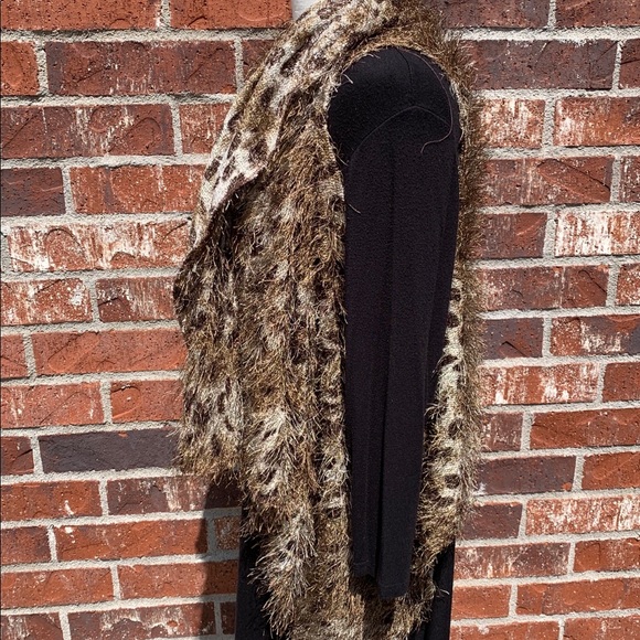 3-Way Leopard Vest - Picture 5 of 7